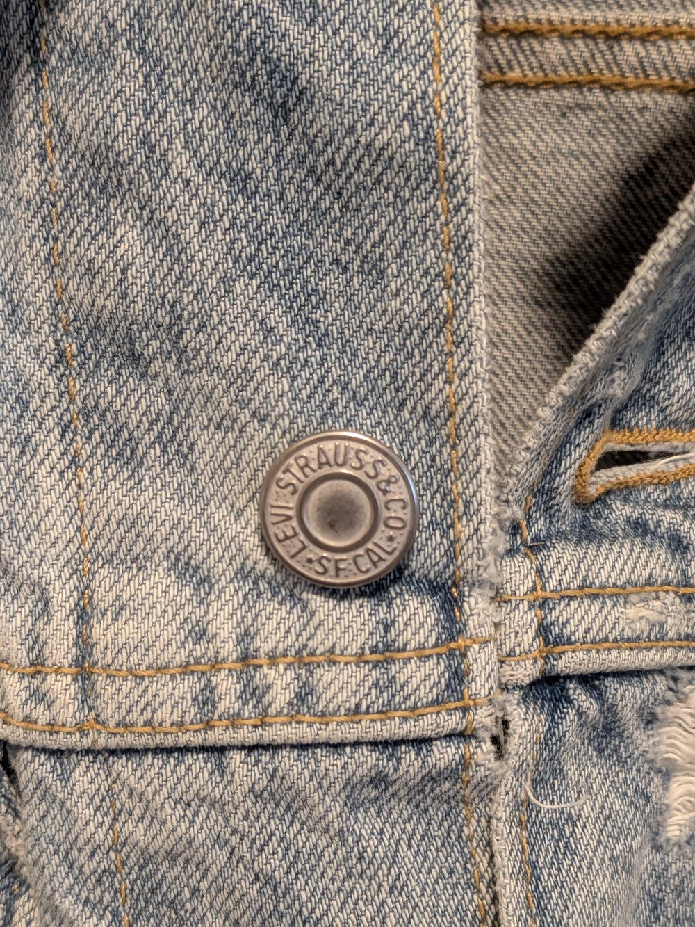Levi's Women's L Classic Denim Jacket, Distressed - Picture 5 of 15